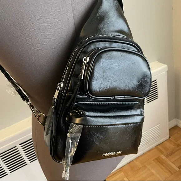 Madden girl black sling bag with adjustable strap - Picture 3 of 6